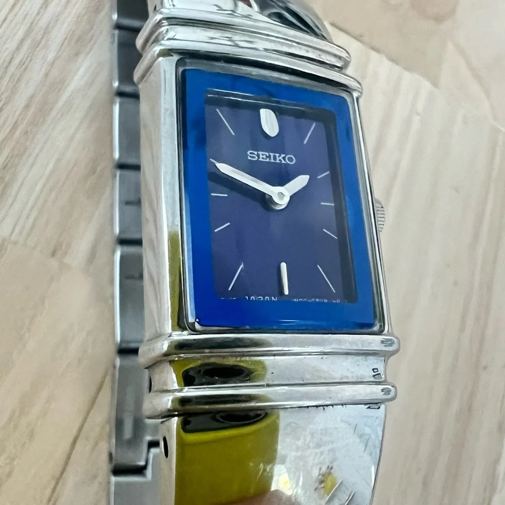 Seiko ladies rectangular blue dial silver tone dress bracelet watch NEW BATTERY